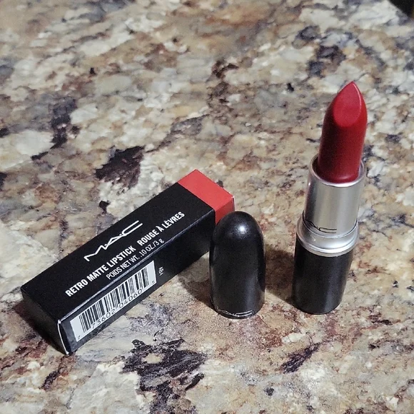MAC Cosmetics Retro Matte Lipstick - Rouge À Lèvres~ Ruby Woo - Picture 1 of 7
